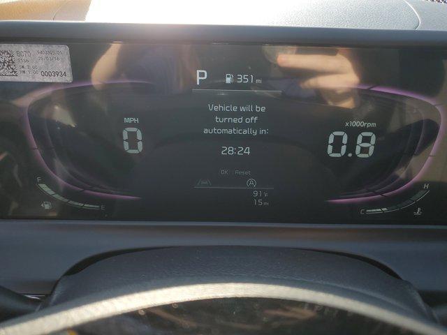 Photo of 2025 Clear White / Black Roof Kia Seltos