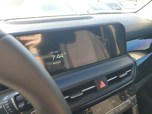 Photo of 2025 Clear White / Black Roof Kia Seltos