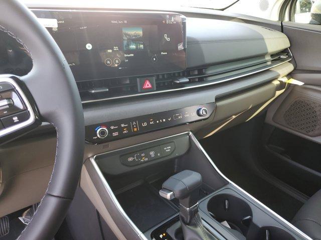 Photo of 2025 Ivory Silver Kia Carnival