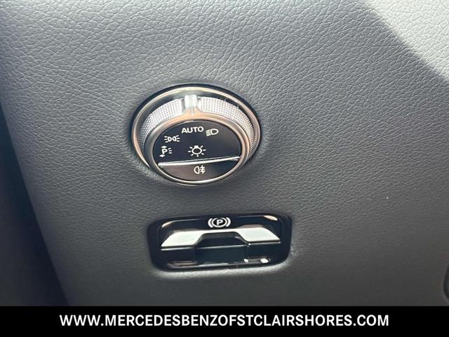 Photo of 2025 White Mercedes-Benz GLC 300