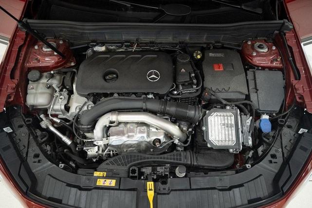 Photo of 2025 MANUFAKTUR Patagonia Red Metallic Mercedes-Benz GLB 250