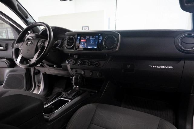 Photo of 2017 Super White Toyota Tacoma