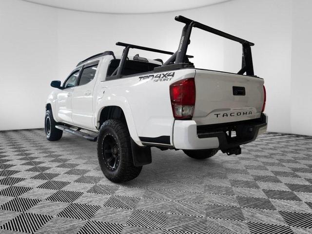 Photo of 2017 Super White Toyota Tacoma
