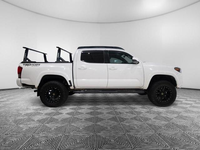 Photo of 2017 Super White Toyota Tacoma