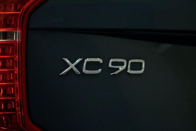 Photo of 2022 Denim Blue Metallic Volvo XC90