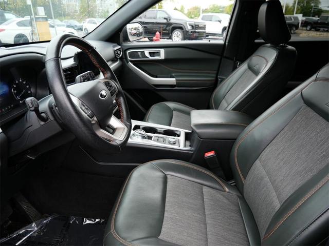 Photo of 2022 Agate Black Metallic Ford Explorer