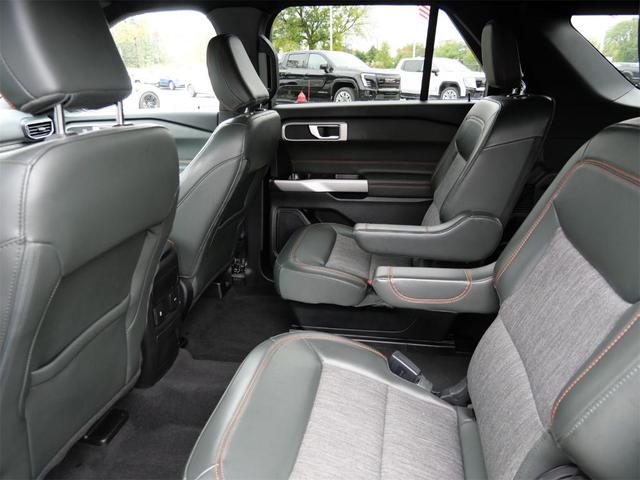 Photo of 2022 Agate Black Metallic Ford Explorer