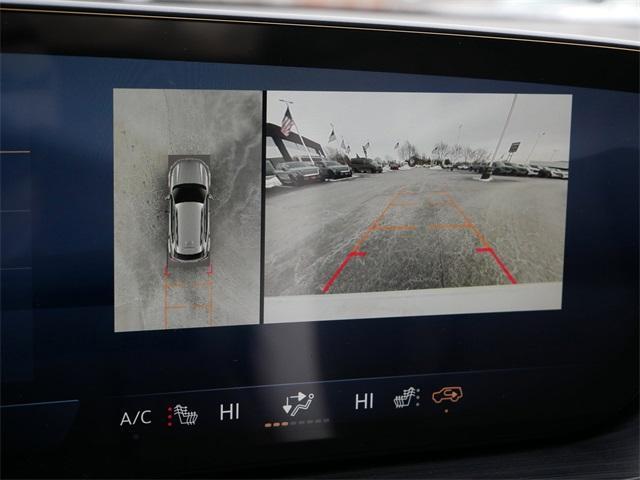 Photo of 2025 Summit White Buick Envision