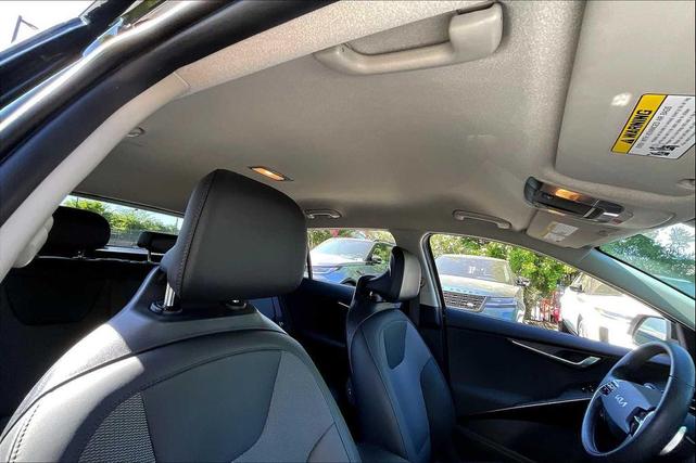 Photo of 2023 Aurora Black Pearl Kia Niro