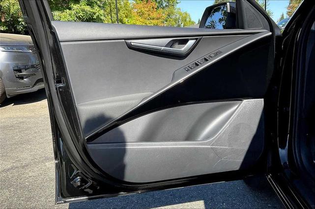 Photo of 2023 Aurora Black Pearl Kia Niro