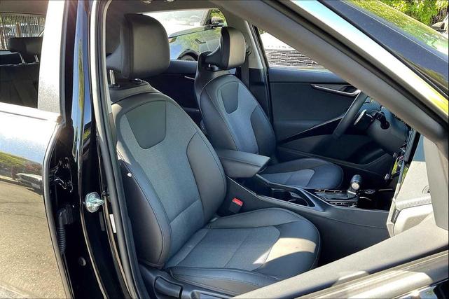 Photo of 2023 Aurora Black Pearl Kia Niro