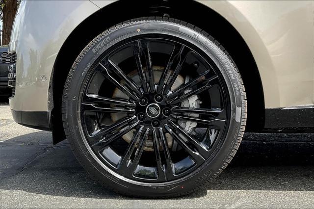 Photo of 2025 Batumi Gold Premium Metallic Land Rover Range Rover