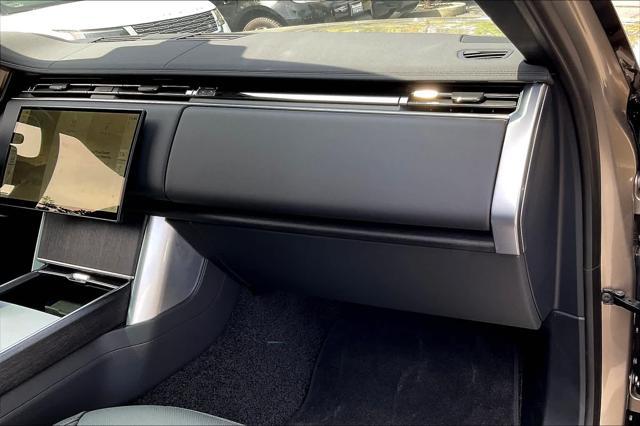 Photo of 2025 Batumi Gold Premium Metallic Land Rover Range Rover