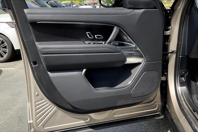 Photo of 2025 Batumi Gold Premium Metallic Land Rover Range Rover
