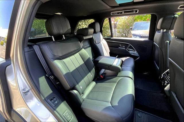 Photo of 2025 BATUMI GOLD Land Rover Range Rover
