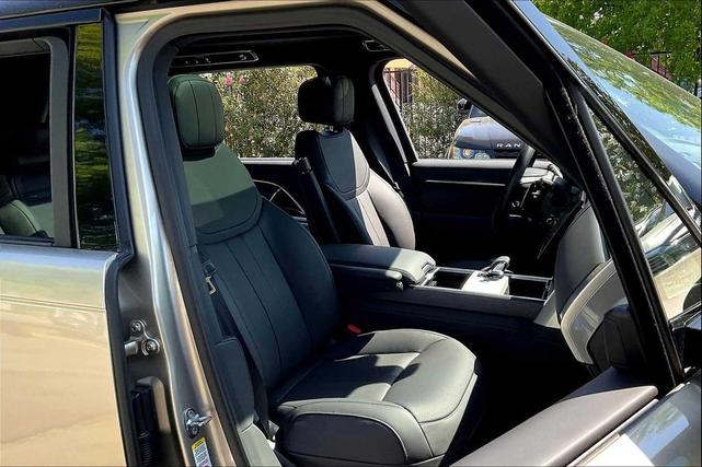 Photo of 2025 BATUMI GOLD Land Rover Range Rover
