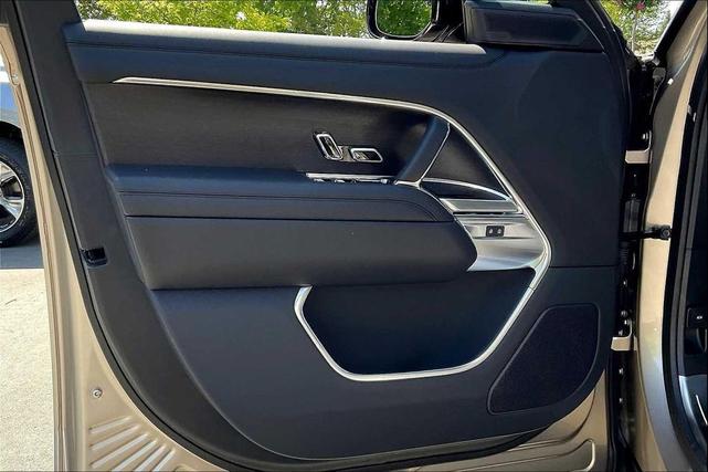 Photo of 2025 BATUMI GOLD Land Rover Range Rover