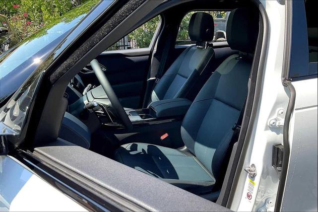 Photo of 2026 Fuji White Land Rover Range Rover Velar