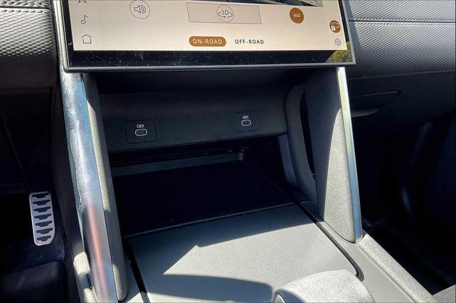 Photo of 2024 Santorini Black Metallic Land Rover Discovery Sport