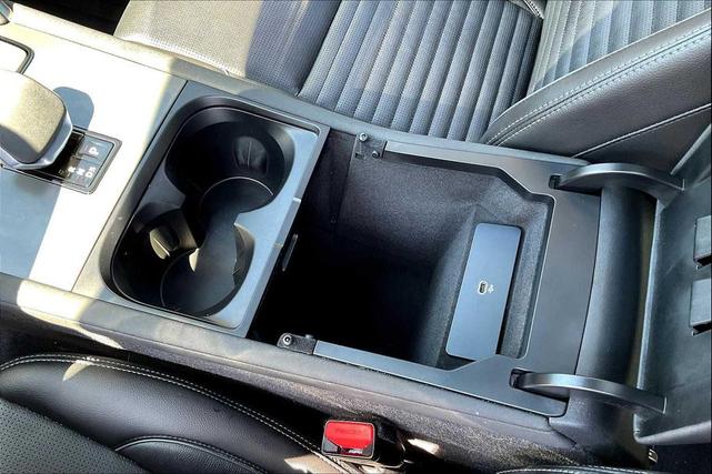Photo of 2024 Santorini Black Metallic Land Rover Discovery Sport