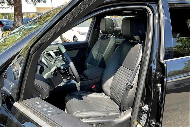 Photo of 2024 Santorini Black Metallic Land Rover Discovery Sport