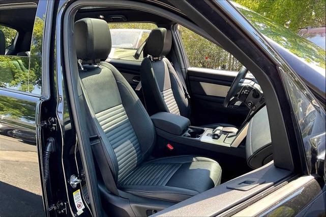 Photo of 2024 Santorini Black Metallic Land Rover Discovery Sport