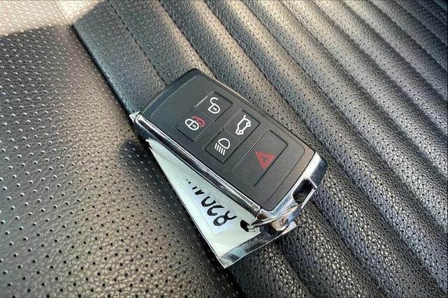 Photo of 2024 Santorini Black Metallic Land Rover Discovery Sport