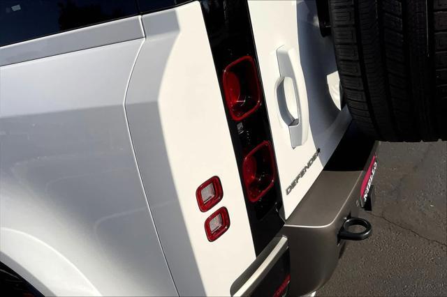 Photo of 2025 Fuji White Land Rover Defender