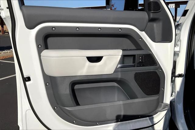 Photo of 2025 Fuji White Land Rover Defender