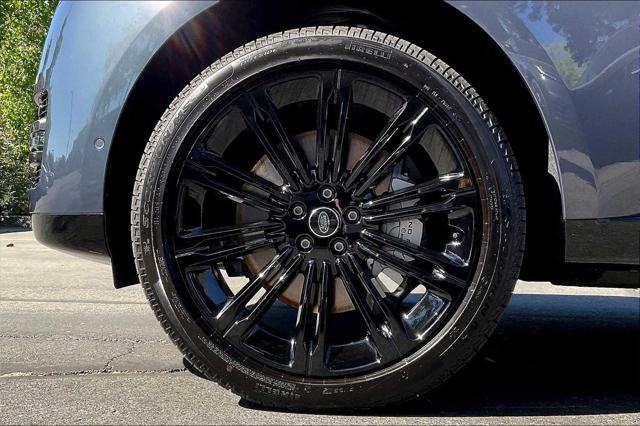 Photo of 2025 VARESINE BLUE Land Rover Range Rover