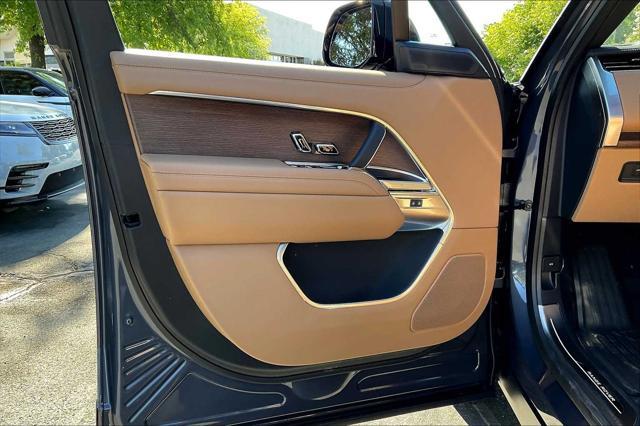 Photo of 2025 VARESINE BLUE Land Rover Range Rover