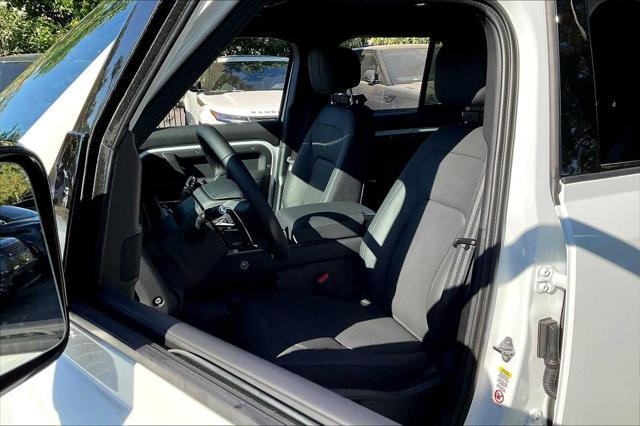 Photo of 2025 Fuji White Land Rover Defender