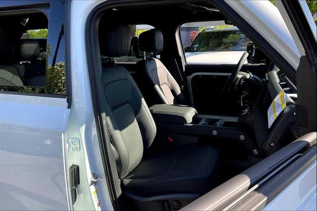 Photo of 2025 Fuji White Land Rover Defender