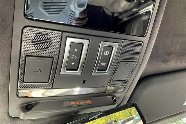 Photo of 2025 Fuji White Land Rover Defender
