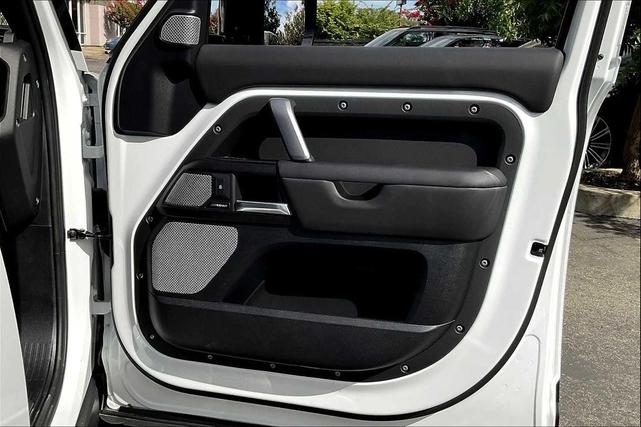 Photo of 2024 Fuji White Land Rover Defender
