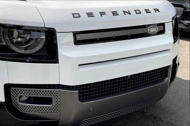 Photo of 2024 Fuji White Land Rover Defender