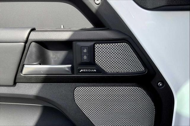 Photo of 2024 Fuji White Land Rover Defender