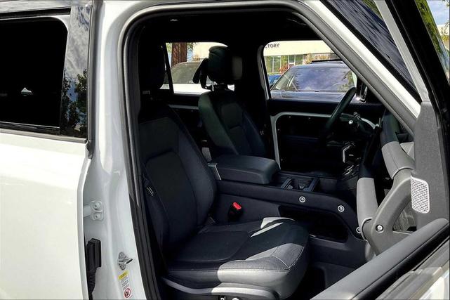Photo of 2024 Fuji White Land Rover Defender