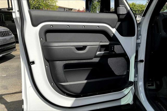Photo of 2024 Fuji White Land Rover Defender