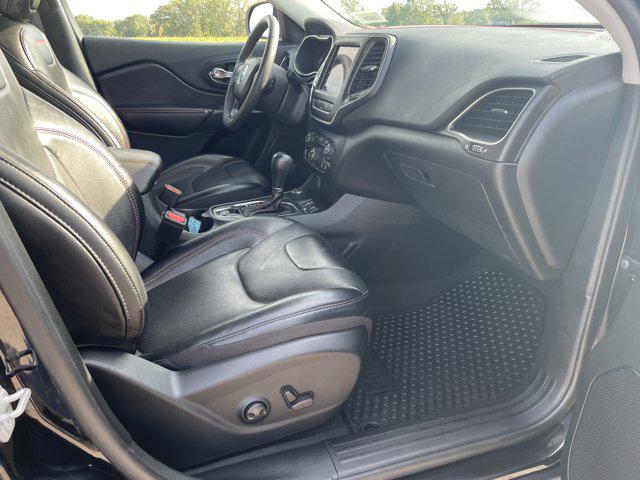 Photo of 2022 Diamond Black Crystal Pearlcoat Jeep Cherokee