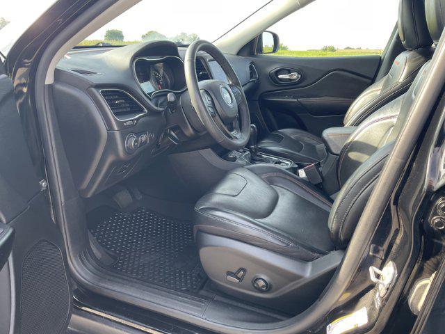 Photo of 2022 Diamond Black Crystal Pearlcoat Jeep Cherokee