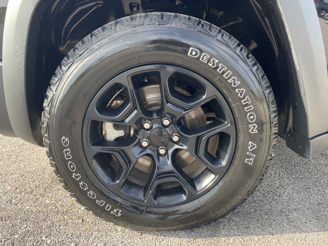 Photo of 2022 Diamond Black Crystal Pearlcoat Jeep Cherokee