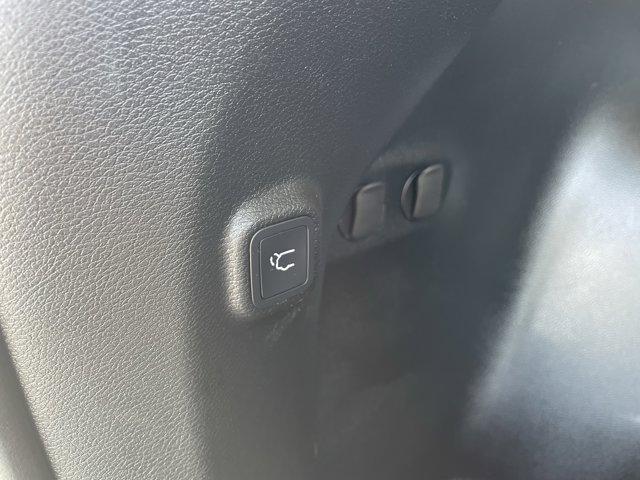 Photo of 2022 Diamond Black Crystal Pearlcoat Jeep Cherokee
