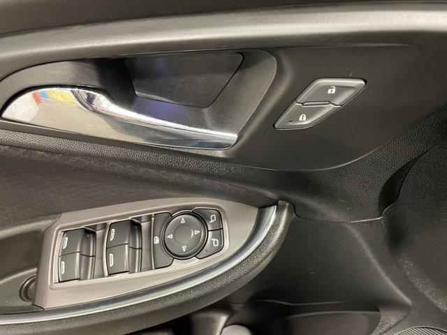 Photo of 2018 Silver Ice Metallic Chevrolet Malibu