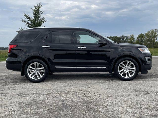 Photo of 2016 Shadow Black Ford Explorer