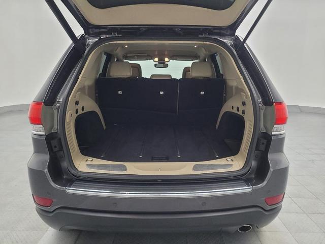 Photo of 2017 Granite Crystal Metallic Clearcoat Jeep Grand Cherokee
