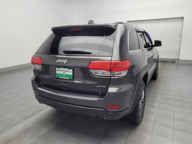 Photo of 2017 Granite Crystal Metallic Clearcoat Jeep Grand Cherokee