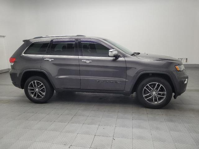 Photo of 2017 Granite Crystal Metallic Clearcoat Jeep Grand Cherokee