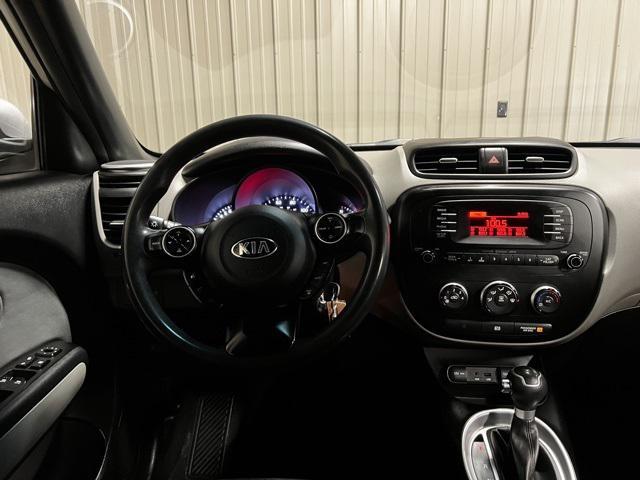 Photo of 2014 Bright Silver Kia Soul