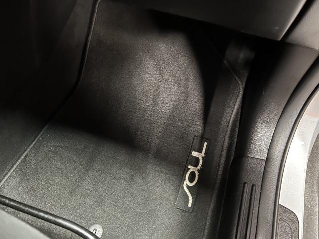 Photo of 2014 Bright Silver Kia Soul